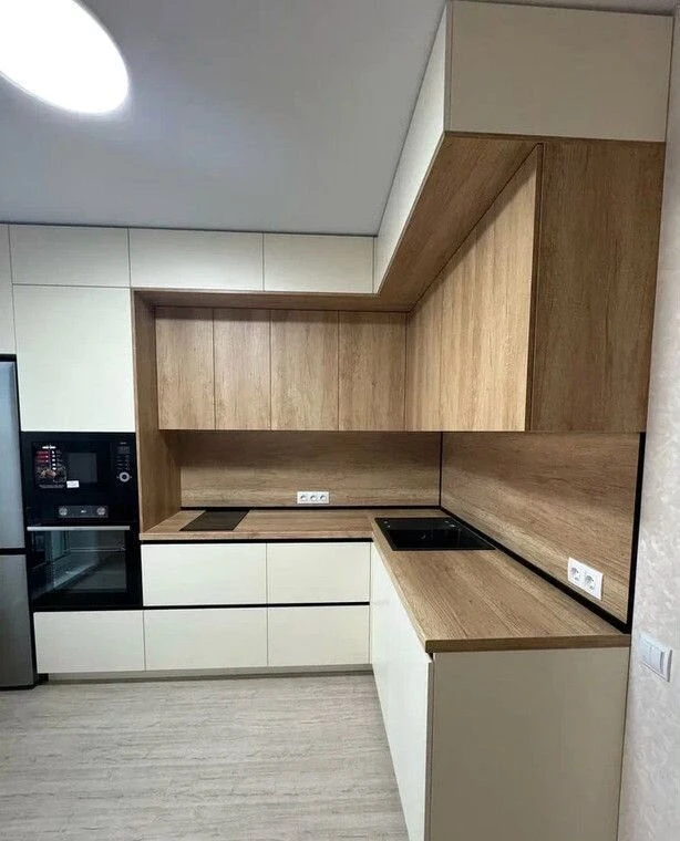 Большая кухня на заказ по размерам с продуманным хранением
